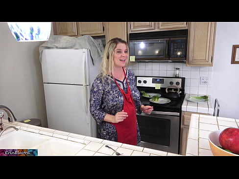 ❤️ Belle-mère qui le traie dans la cuisine avant son rendez-vous. Fuck vidéo at us fr.mass-pr.ru