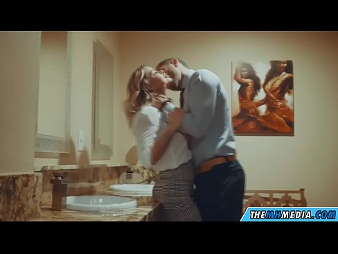 ❤️ Quand une blonde plantureuse vous séduit dans des toilettes publiques. Fuck vidéo at us fr.mass-pr.ru